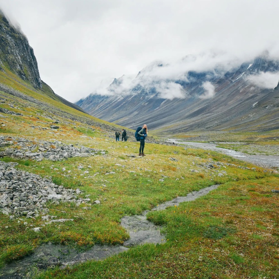 Abisko Güneş Kapşonlu Ve Fjällräven Patina Yeşili